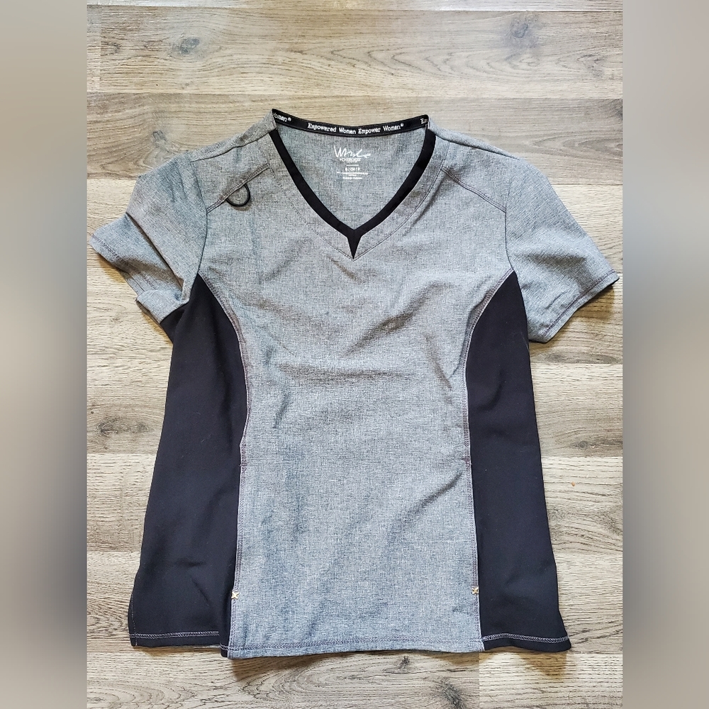 Cherokee scrub top